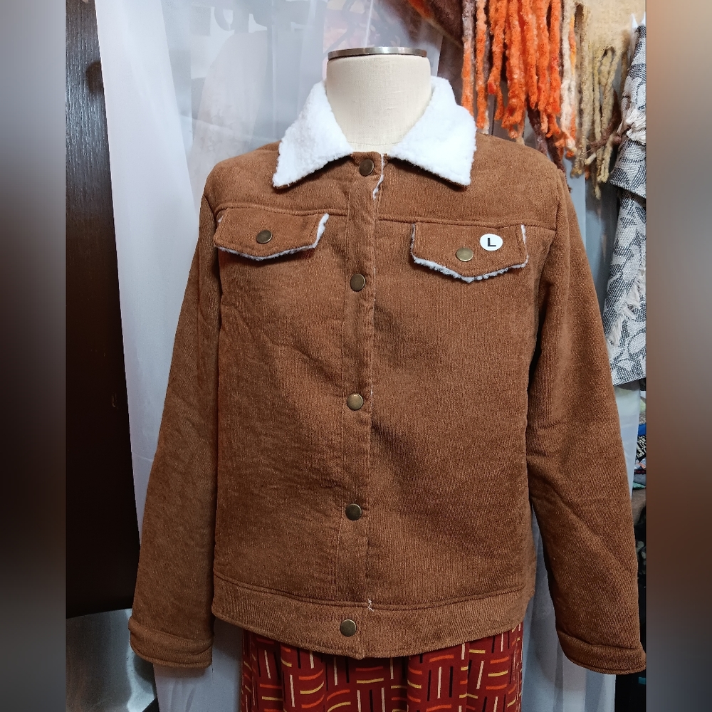 New-Woman corduroy / shearling Jacket with pockets.